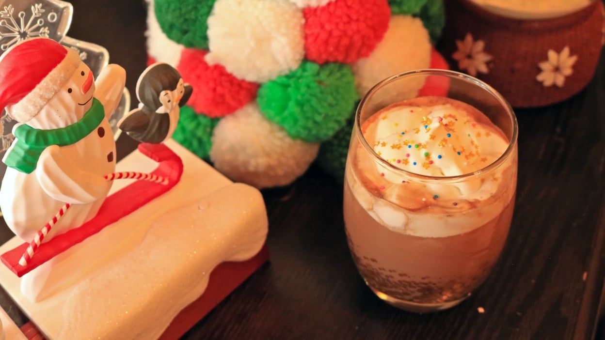 This Spiked Hot Chocolate Recipe Is Perfect for a Cozy New Year's Eve