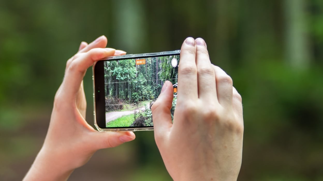 How to Take Photos on iOS Without All the Post-Processing Junk